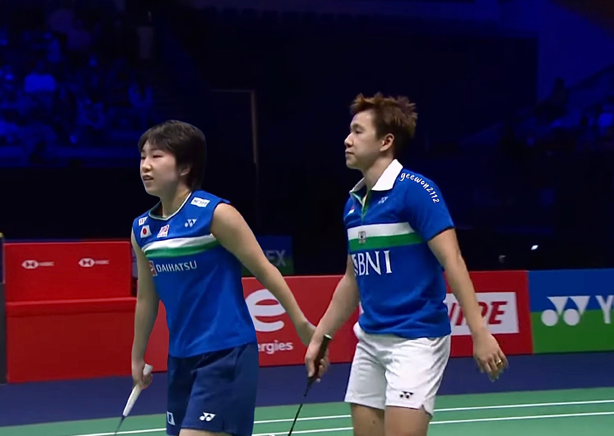 样承担着重 样承担着重